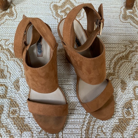 Heels - Picture 4 of 5